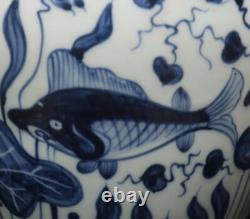29CM Xuande Old Signed Antique Chinese Blue & White Porcelain Vase with fish