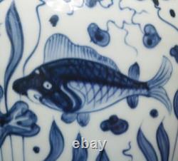 29CM Xuande Old Signed Antique Chinese Blue & White Porcelain Vase with fish