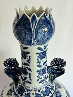 Absolutely wonderful blue white old antique Chinese porcelain lotus vase signed