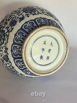 Absolutely wonderful blue white old antique Chinese porcelain lotus vase signed